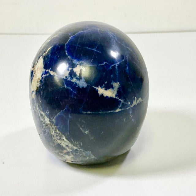 1970s Vintage Abstract Expressionism Boho Chic Hand Carved Navy Sodalite Stone Skull Sculpture, Halloween For Sale - Image 9 of 15