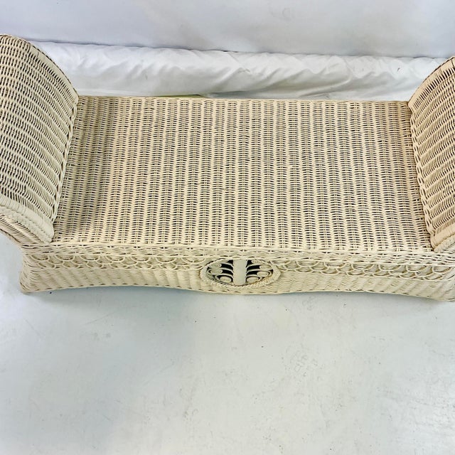 Cream 1950s Vintage Coastal Boho Chic Victorian Heywood-Wakefield Tree of Life Fiddlehead Bench For Sale - Image 8 of 16