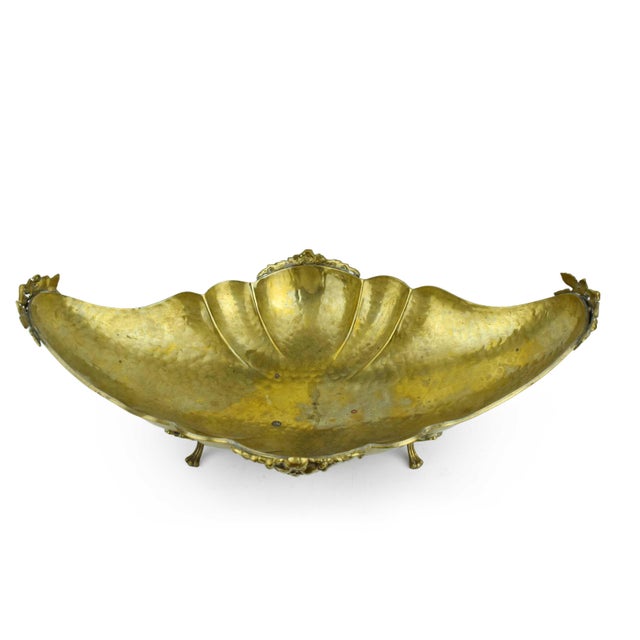 Hollywood Regency Mid 20th Century Scalloped Italian Oval Hand-Hammered Brass Centerpiece Grape Vine Design Bowl With Lion of Venice Mark For Sale - Image 3 of 10