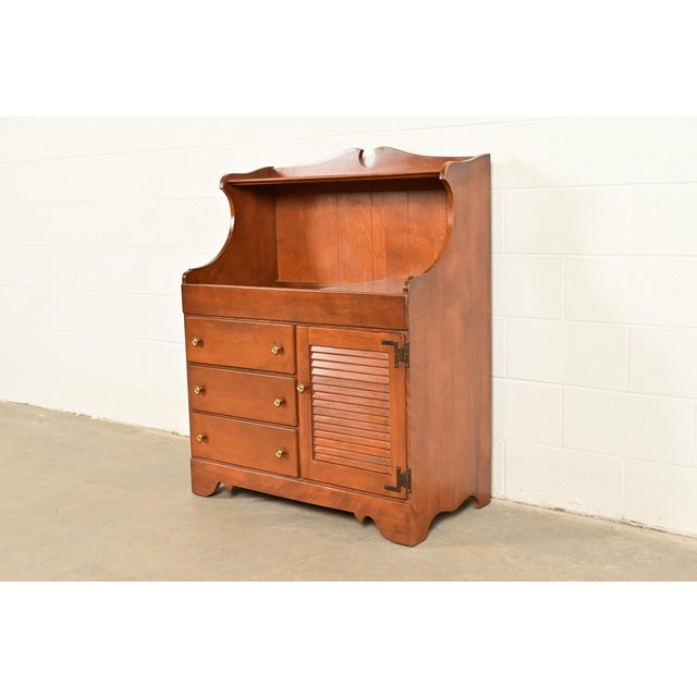 American Ethan Allen American Colonial Solid Maple Dry Sink For Sale - Image 3 of 15