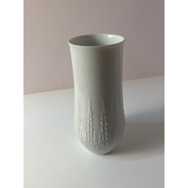White Porcelain Vase by Hans Achtziger for Hutschenreuther For Sale - Image 6 of 11