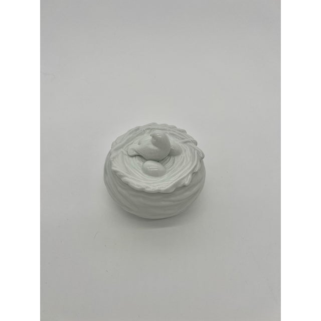 White Porcelain Bird’s Nest Trinket Box For Sale - Image 4 of 9