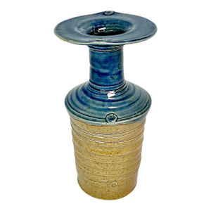 Mid-Century Boho Chic Americana Folk Art Hand-Thrown Pottery Studio Vase, Artist Signed.