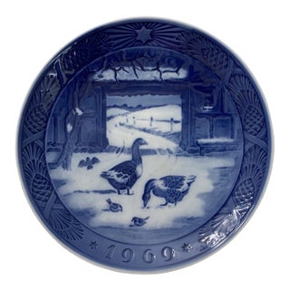 Vintage 1969 Royal Copenhagen Blue & White Farmyard Plate For Sale