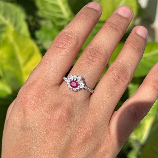 Gemstone 18k Gold Mozambique Natural Ruby & Diamond Floral Halo Cocktail Ring Size 5 For Sale - Image 7 of 16