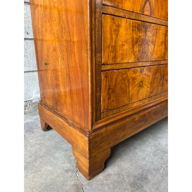 Louis Philippe French Walnut Commode / Chest of Drawers With Silver Wave Marble Top For Sale In Los Angeles - Image 6 of 14