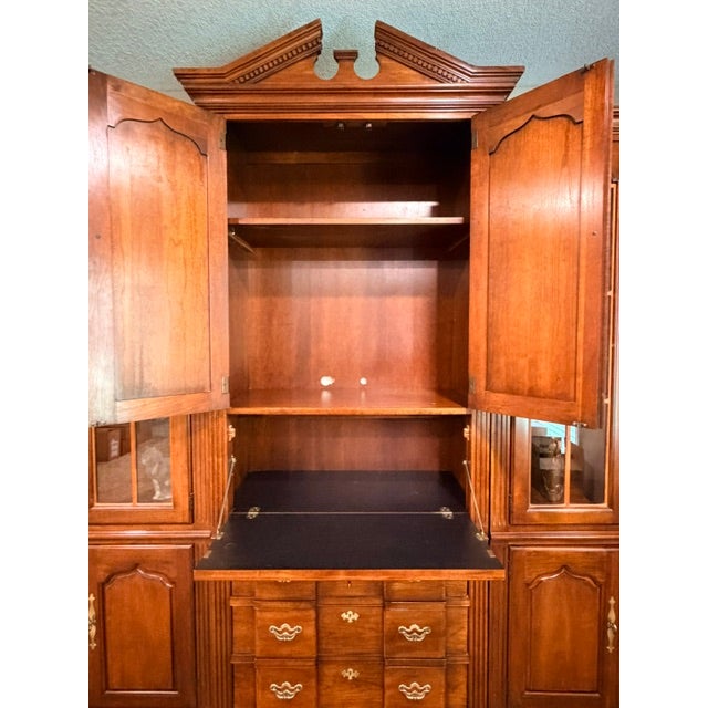 Late 20th Century Vintage 1980s Traditional Thomasville Cherry Wood Modular Wall Unit System For Sale - Image 5 of 13