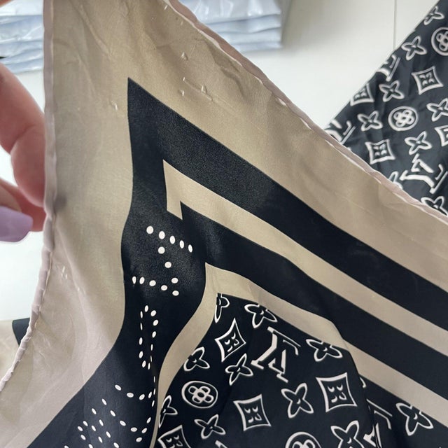 Louis Vuitton Black Monogram 100% Silk Scarf For Sale - Image 6 of 8