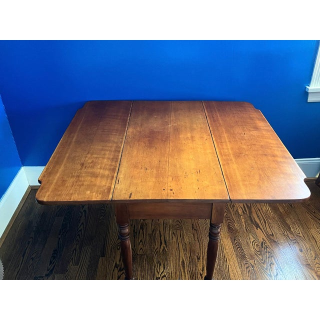 Simple, early American antique table offers multiple uses -- dining, desk, bedside, entry console, or beside a sofa. Clean...