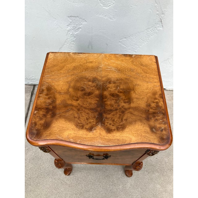 Wood 1900-1909 French Louis XV Style Burl Bedside Table For Sale - Image 7 of 7