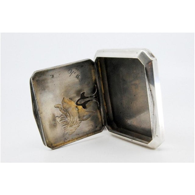 Silver Snuffbox with Embossed Dog Figure and Interior For Sale - Image 4 of 10