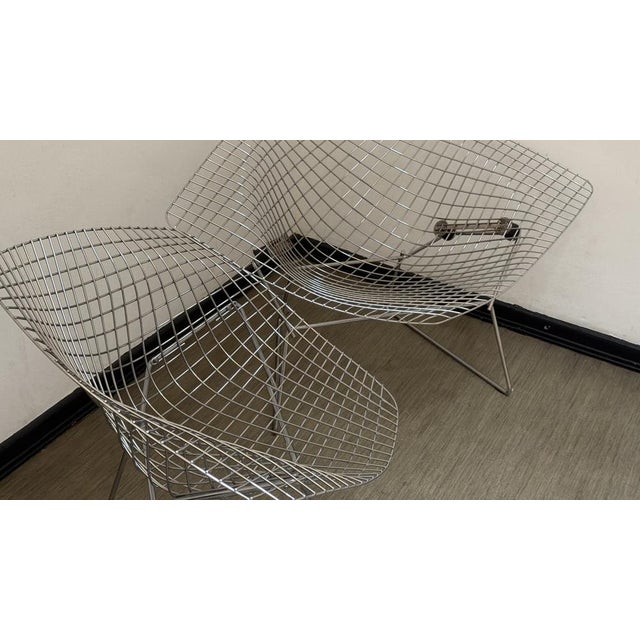 Wire 421 and 422 Diamond Chairs in Silver and Blue by Harry Bertoia for Knoll, 1970s, Set of 2 For Sale - Image 13 of 18