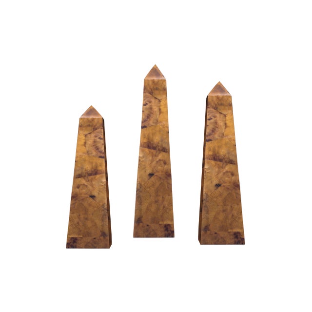 Decorative obelisks rendered in amber/tobacco colored pen shell. The perfect objets to decorate a bookshelf or a mantle....