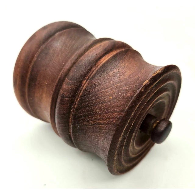 Mid-Century Modern 1960s Richard Nissen Teak Wood Pepper Mill With Integrated Salt Shaker For Sale - Image 3 of 11