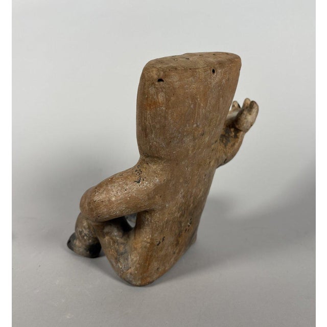 Quimbaya culture, Colombia, circa 500-1500 AD. Sculpture of a chieftain. For Sale - Image 4 of 6