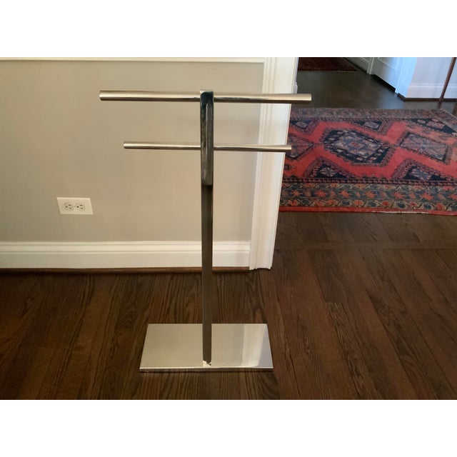 Mid-Century Modern 1990s Modern Polished Chrome Free Standing Double Towel Blanket Rack For Sale - Image 3 of 12