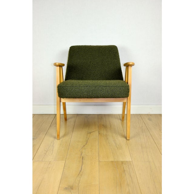 Vintage 366 Armchair in Olive Green Boucle from Józef Chierowski, 1970s For Sale - Image 3 of 13