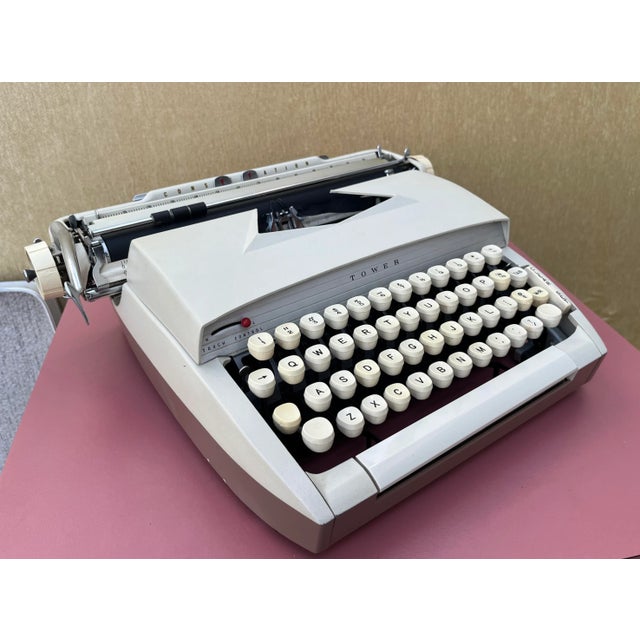 Sears Tower Constellation Portable Typewriter W/Metal Case. Circa 1960s. For Sale - Image 10 of 12