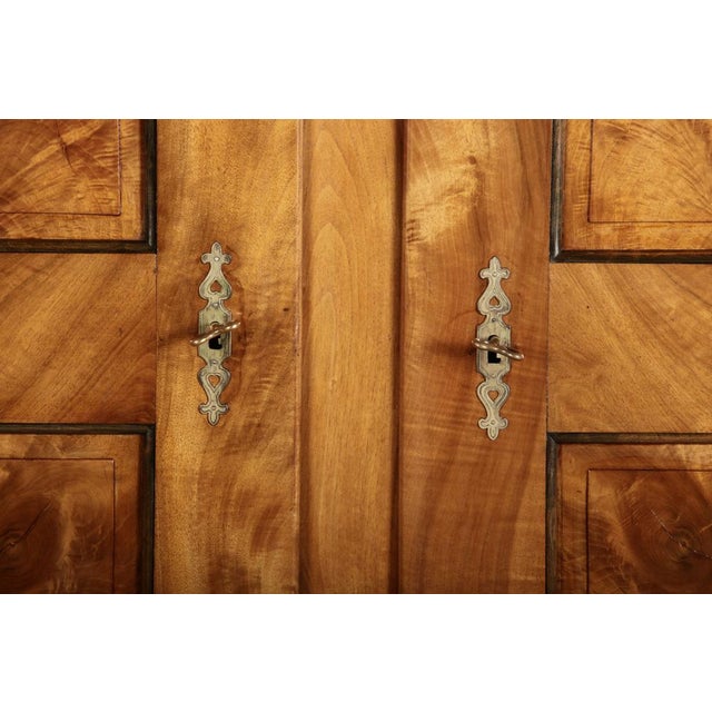 Antique Biedermeier Cabinet in Walnut, 1820s For Sale - Image 9 of 18