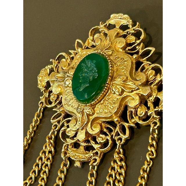 Metal Vintage Signed Art Arthur Pepper Intaglio Cameo Brooch – Renaissance Revival Gold-Tone Filigree With Green Glass Cabochon & Tassel Chains For Sale - Image 7 of 8