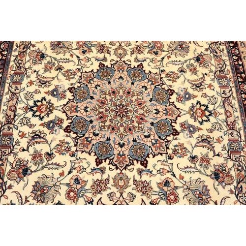 Middle Eastern Rug in Wool For Sale - Image 6 of 7