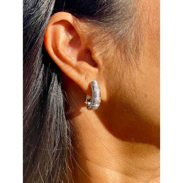 Authentic Roberto Coin Natural 0.30Cts Diamond Appassionata 18k White Gold Huggie Hoop Earrings, A Pair For Sale - Image 17 of 17