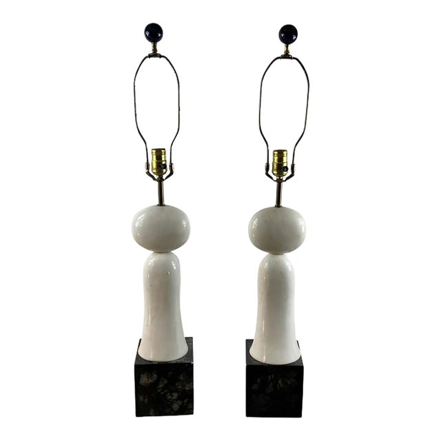 Pair of 1970s Modernist Sculpted White and Black Marble Lamps For Sale