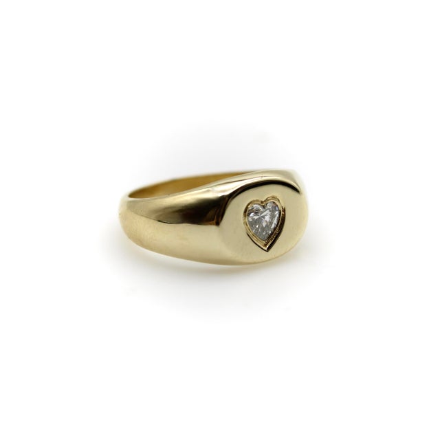 Modern 1990s 14k Gold Oval Signet Ring With Heart-Shaped Diamond, Size 6.5 For Sale - Image 3 of 11
