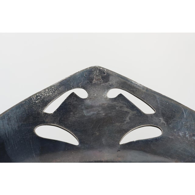 Gray Art Nouveau Triangular Tin Pewter Dish, the Netherlands, 1900 For Sale - Image 8 of 11