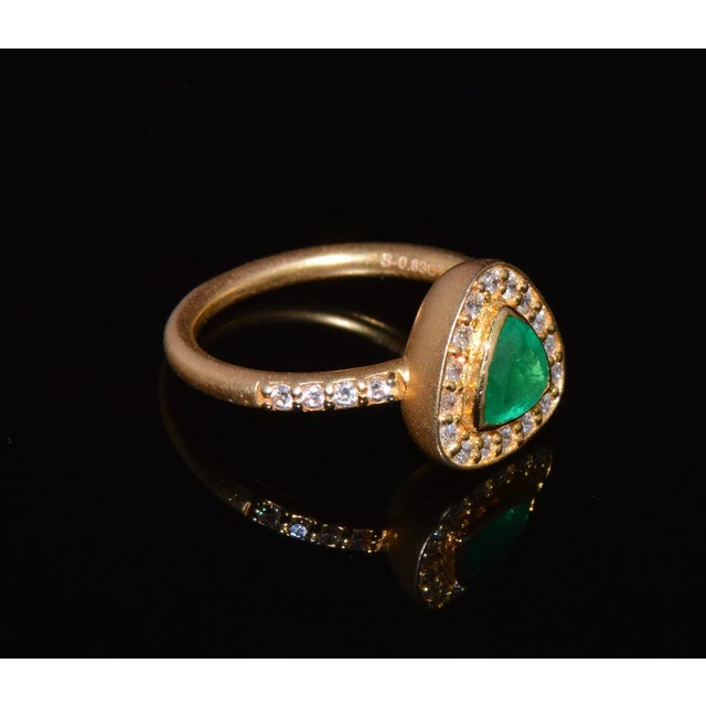 Certified Natural 1.25CTS VS F Diamond Colombian Emerald 18K Solid Gold Halo Ring, size 6.25 For Sale In Dallas - Image 6 of 10