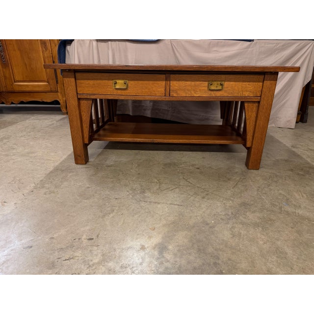 Turn-of-the-century American Mission coffee table dating from approximately 1890–1910, crafted from solid quarter-sawn oak...