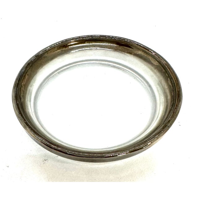 1950s Mid Century Modern Platinum Embossed Drink Set With Holder For Sale - Image 4 of 8