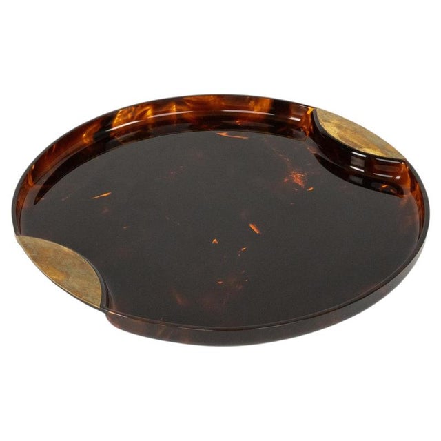 Mid-Century Round Serving Tray in Acrylic Glass Faux Tortoiseshell and Brass, Italy, 1970s For Sale - Image 12 of 16