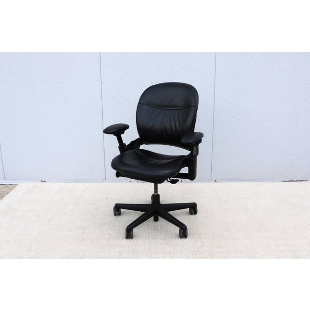 Steelcase Leap Ergonomic Office Desk Chair in Black Leather, Fully Adjustable For Sale In New York - Image 6 of 18