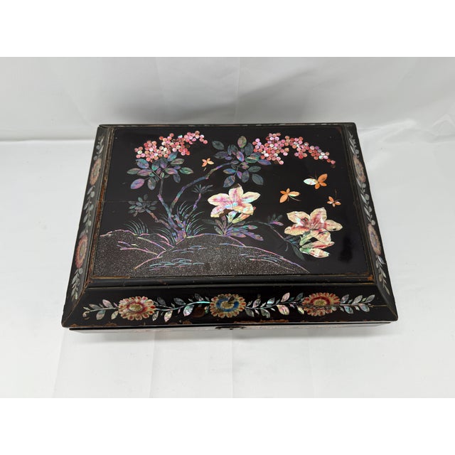 19th Century Chinese Export Black Lacquer & Mother of Pearl Sewing Box For Sale - Image 4 of 10