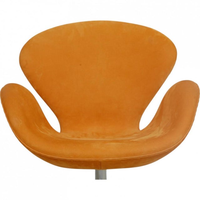 Swan Chair in Yellow Alcantara by Arne Jacobsen For Sale - Image 9 of 18