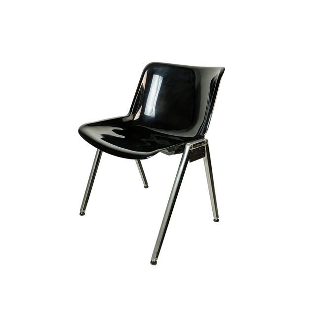 Postmodern Modus Stackable Chairs with Desk in Black Plastic and Aluminum by O. Borsani, 1980s, Set of 8 For Sale - Image 3 of 17