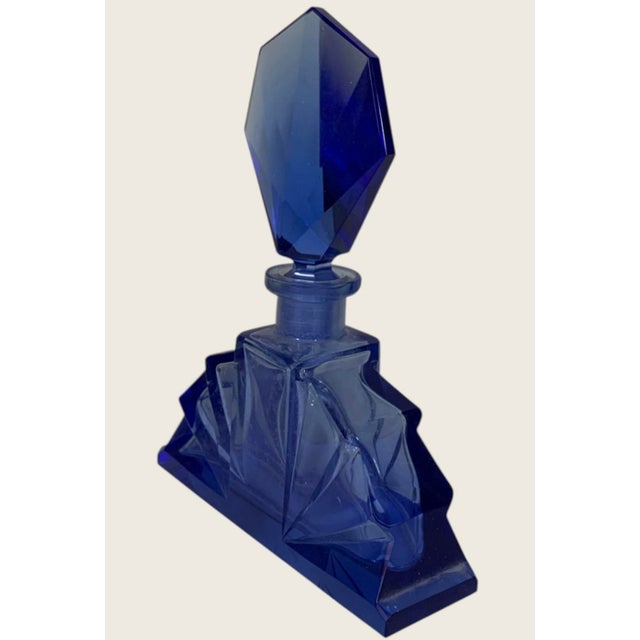 5.5” high x 4” wide, a very attractive Art Deco design, as you can see in the last photo the stopper originally had a...