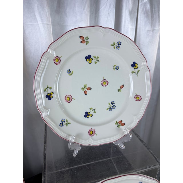 White Vintage Villeroy & Boch "Petite Fleur" Porcelain Al Fresco Bistro & Luncheon Set - 25 Pieces For Sale - Image 8 of 12