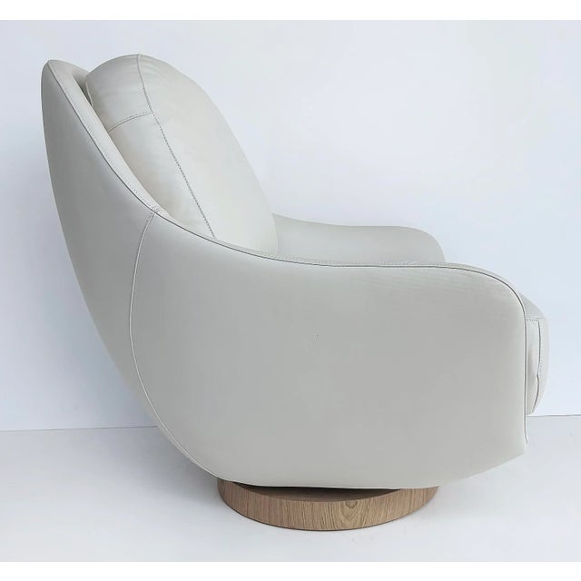 Contemporary Artefacto Luna Leather Swivel Lounge Chair by Roberta Zimmerman For Sale - Image 3 of 7