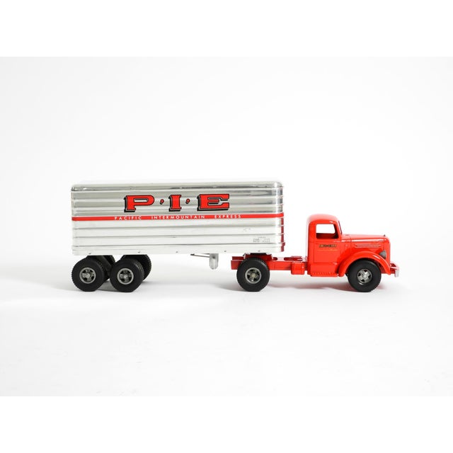 Original Smith & Miller 1953 Model P.I.E Mack truck and trailer from 1993, 1/32 scale. The truck is made of metal, the...