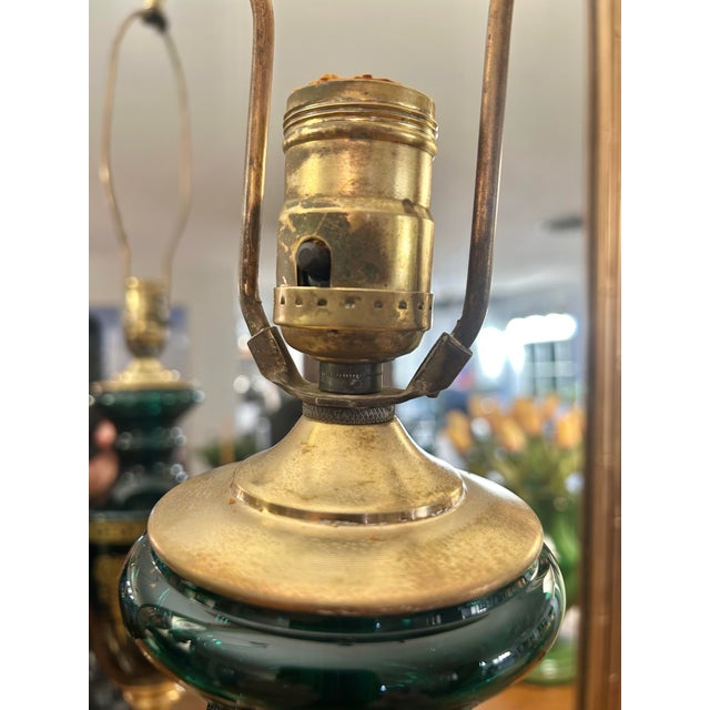 Mid-Century Italian Neoclassical Emerald Glass Urn Lamps, Likely Empoli Glass, Circa 1955-1965 - A Pair For Sale In New Orleans - Image 6 of 12