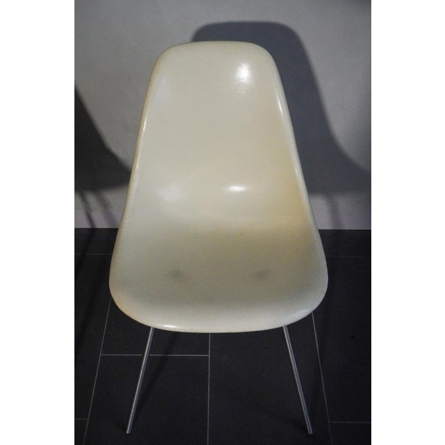 Vintage Cream Fiberglass Chairs by Charles & Ray Eames for Herman Miller, 1950s, Set of 2 For Sale - Image 10 of 18