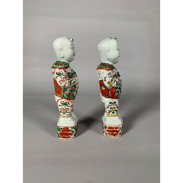 17th Century Pair of Hoho Brothers Figurines, Kangxi Period, 18th Century, China, Famille Verte For Sale - Image 5 of 8