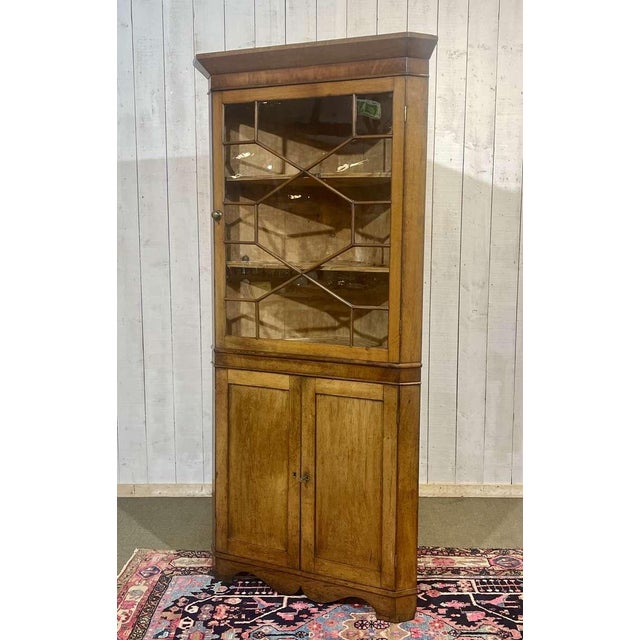 English Corner Cabinet in Oak and Mahogany For Sale - Image 14 of 18
