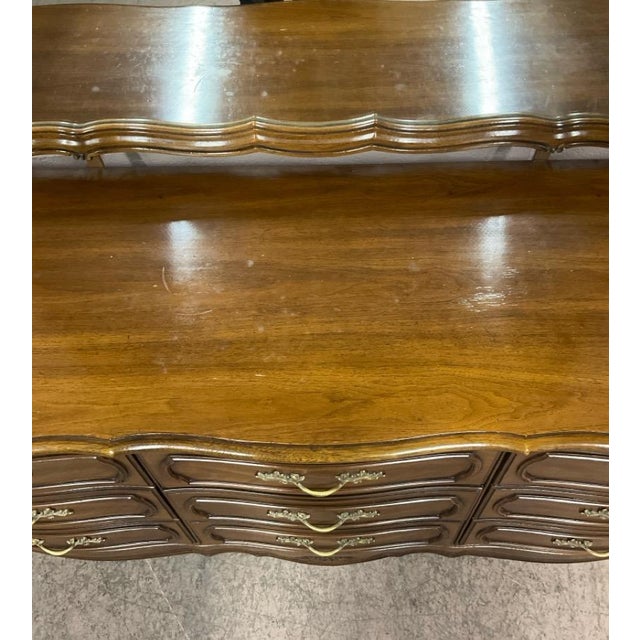 French Provincial Mid-Century Thomasville French Provincial 9-Drawer Dresser & Mirror For Sale - Image 3 of 16