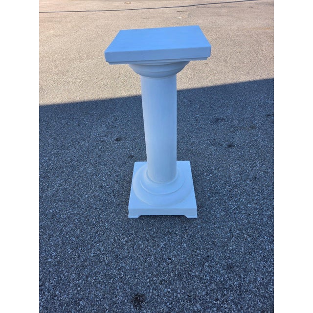 19thc American Victorian Pedestal Pine Painted White, Very Strong. For Sale - Image 4 of 14