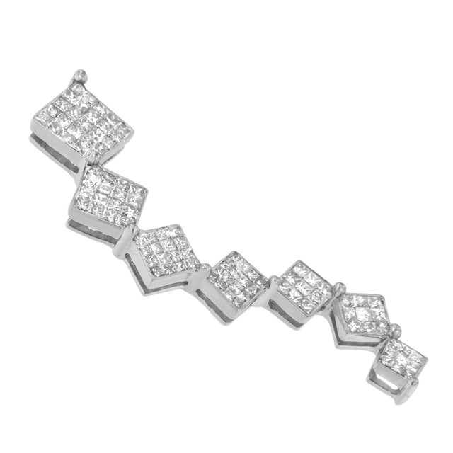 Add shine and a bit of sparkle to your day with this luxurious uniquely shaped pendant. This ten karats white gold snake...