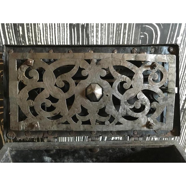 Early 17th Century Medieval Handcrafted Black Iron Coffer or Box, 1610 For Sale - Image 4 of 17