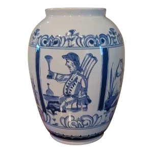Williamsburg Delft Large Vase Made by Oud in Holland C 49 "London Jar"